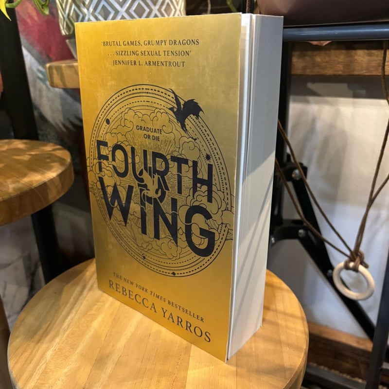 Paperback Fourth Wing