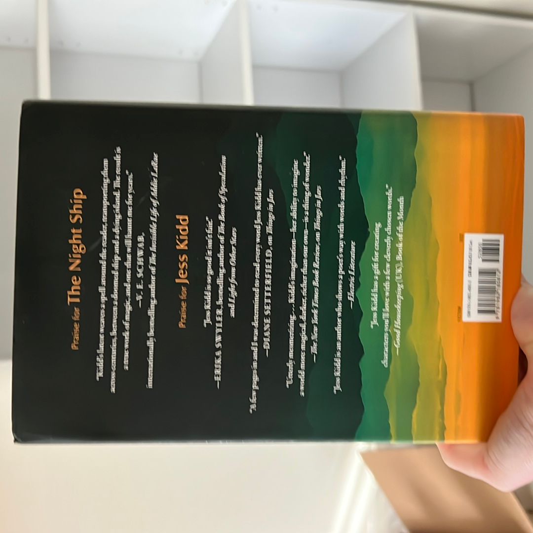 thumbnail image 2 of The Hoarder By Jess Kidd – Paperback – 9781782118527 – Very Good Condition 2 of 5