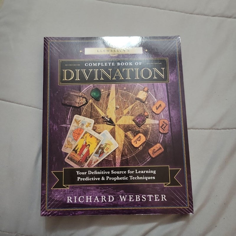 Llewellyn's Complete Book of Divination