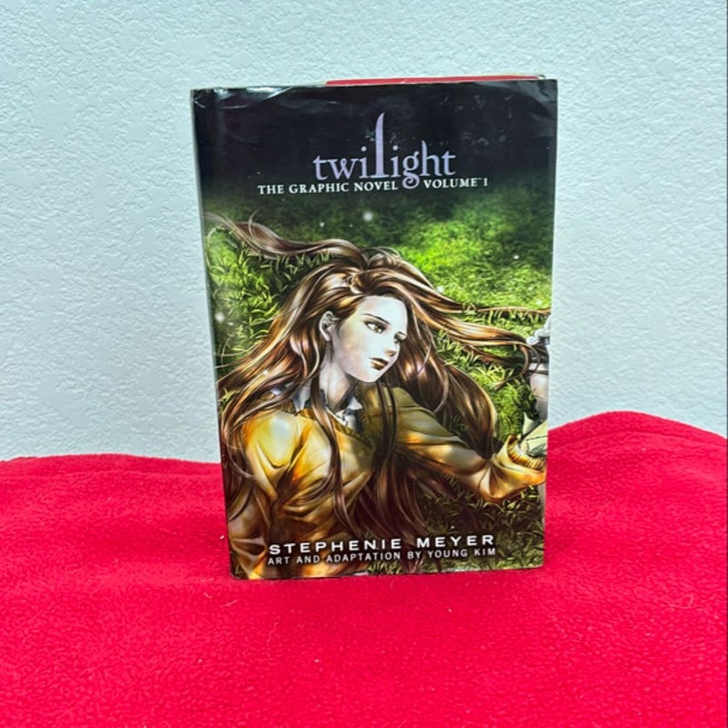 Twilight: the Graphic Novel, Vol. 1