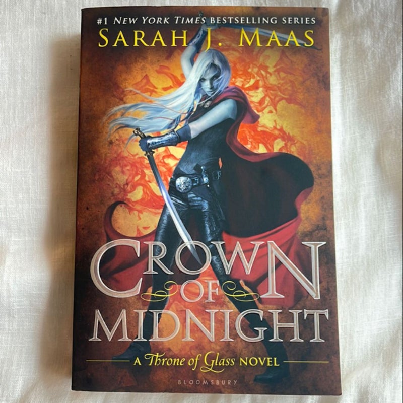 OOP (NEW) Crown of Midnight