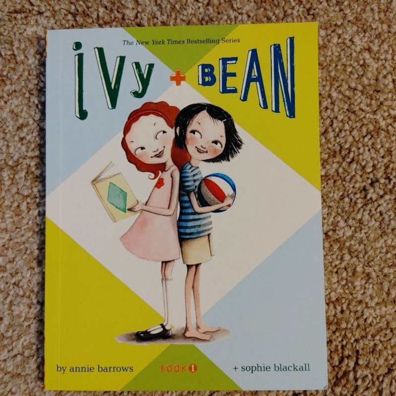 Ivy and Bean - Book 1 (Ivy and Bean Books, Books for Elementary School)