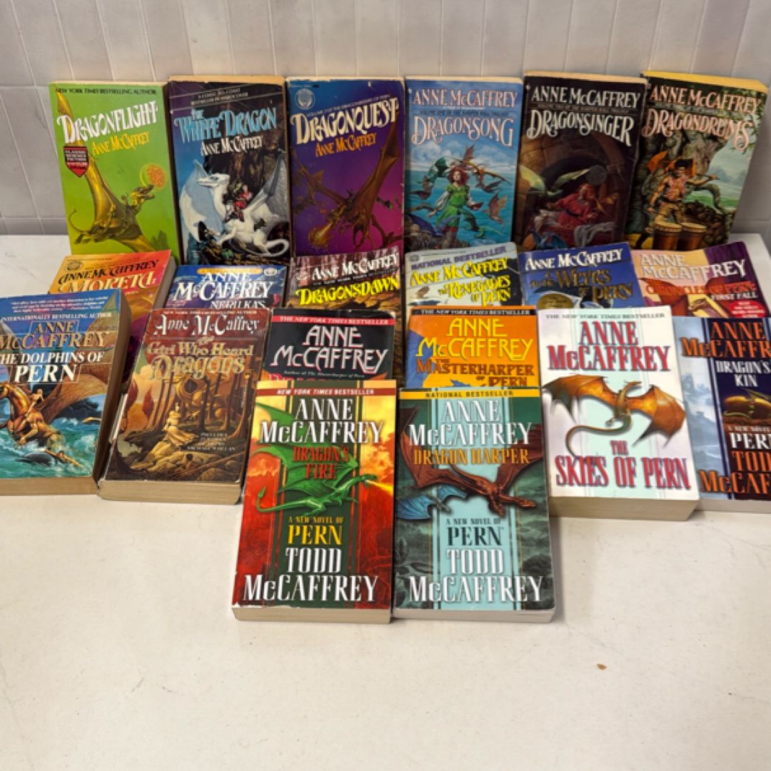 Dragon Riders of Pern Lot 