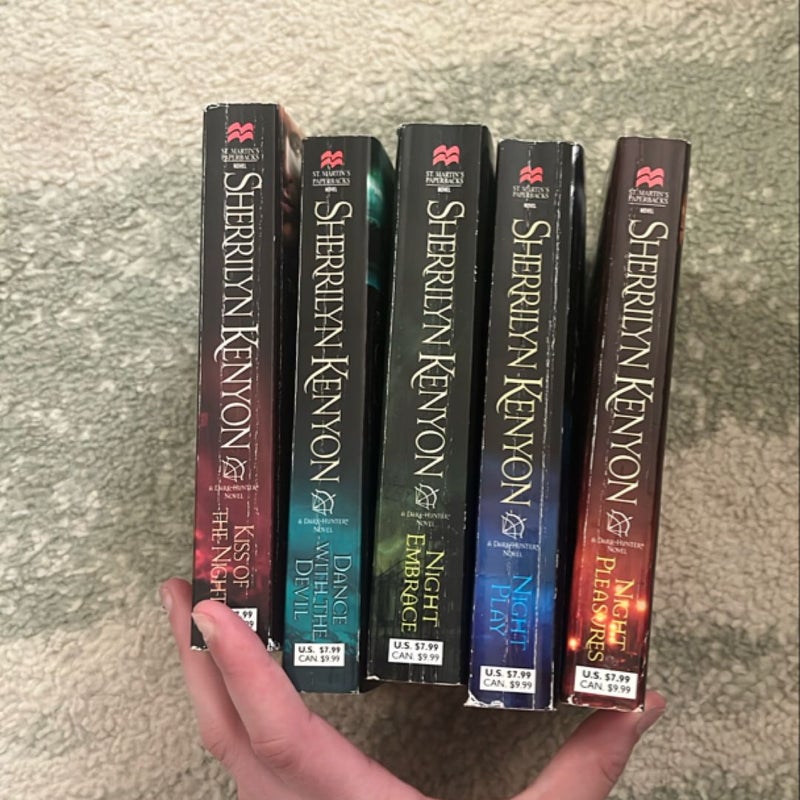 Kiss of the Night 5 Book Series