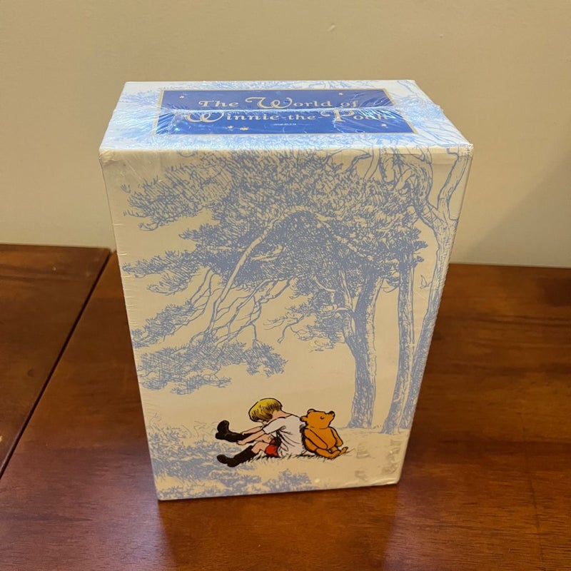 Winnie the Pooh Deluxe Gift Box by Alan Alexander Milne