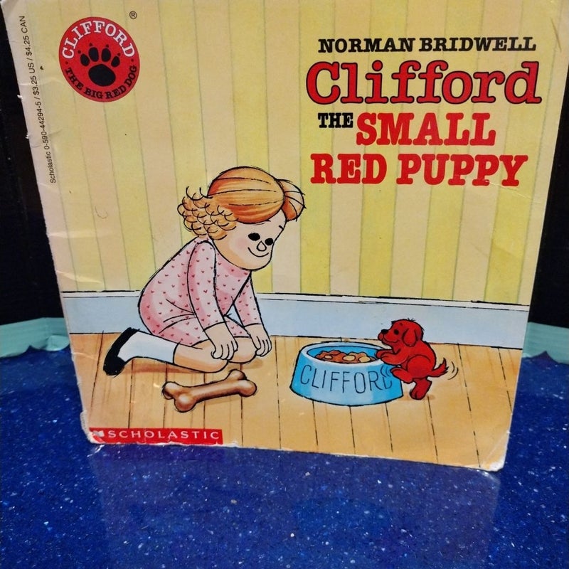 Clifford the Small Red Puppy