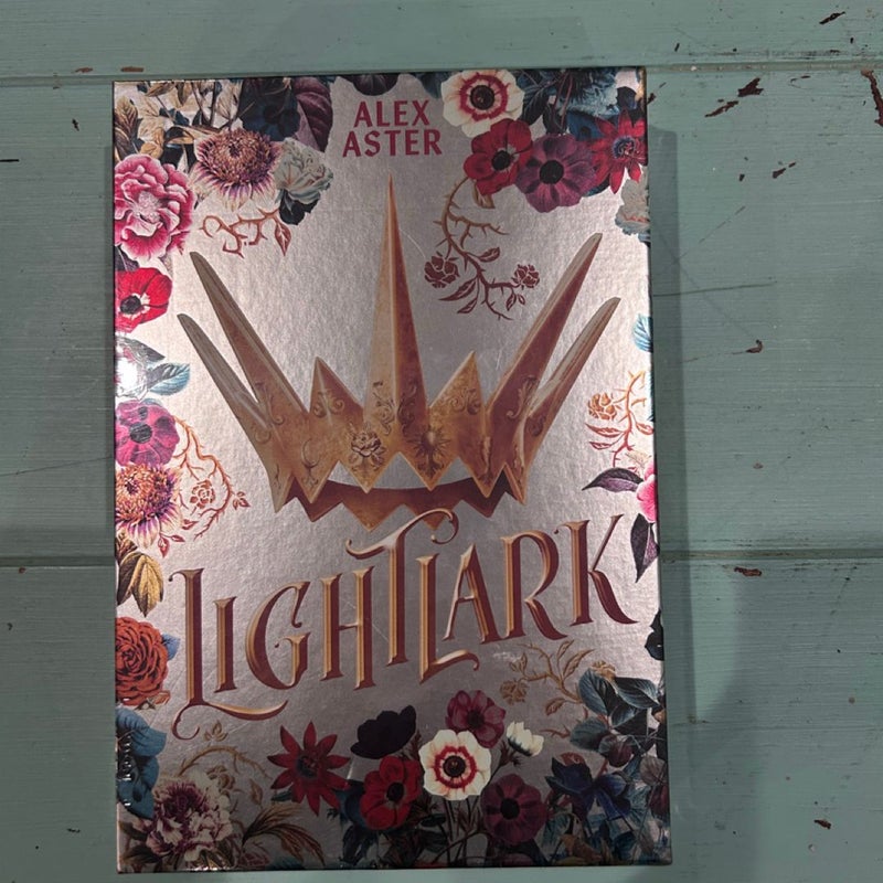 Lightlark: Collector's Edition (the Lightlark Saga Book 1)
