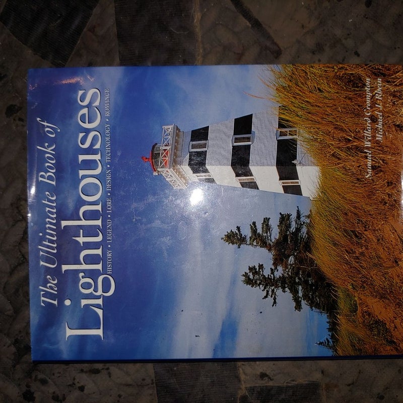 The Ultimate Book of Lighthouses