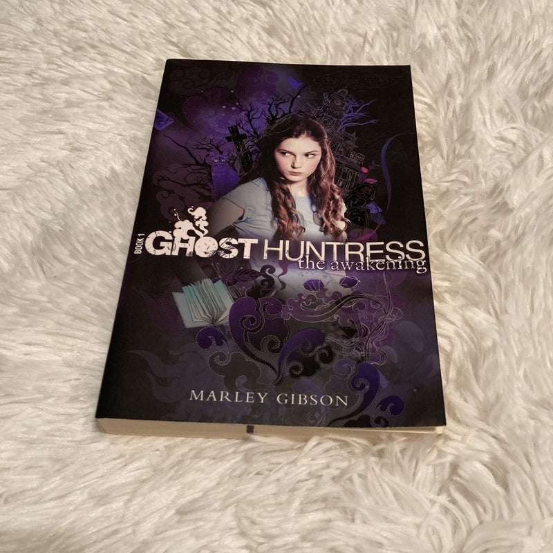Ghost Huntress Book 1: the Awakening