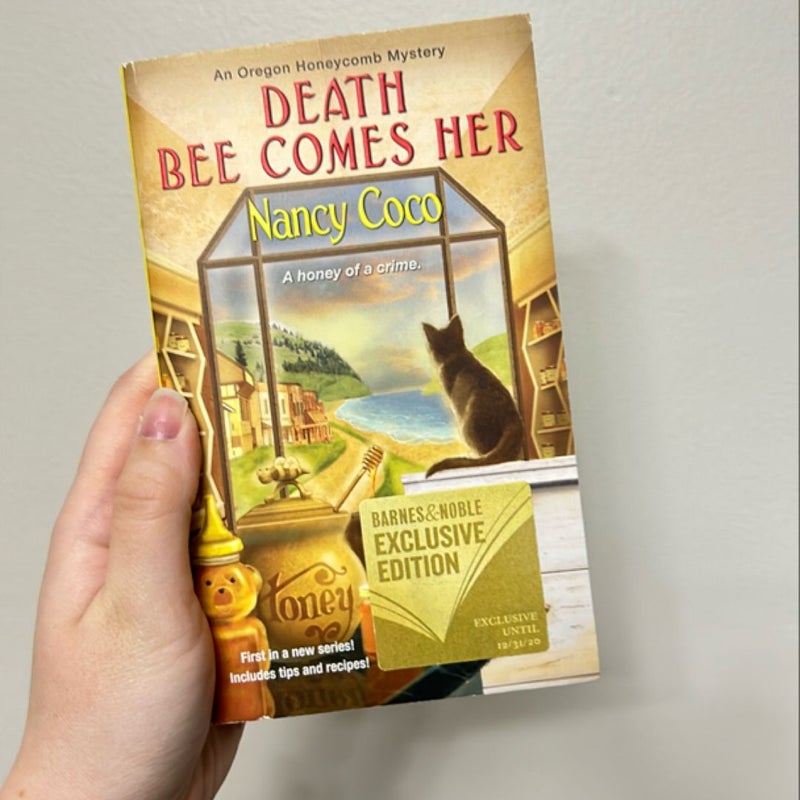 Death Bee Comes Her