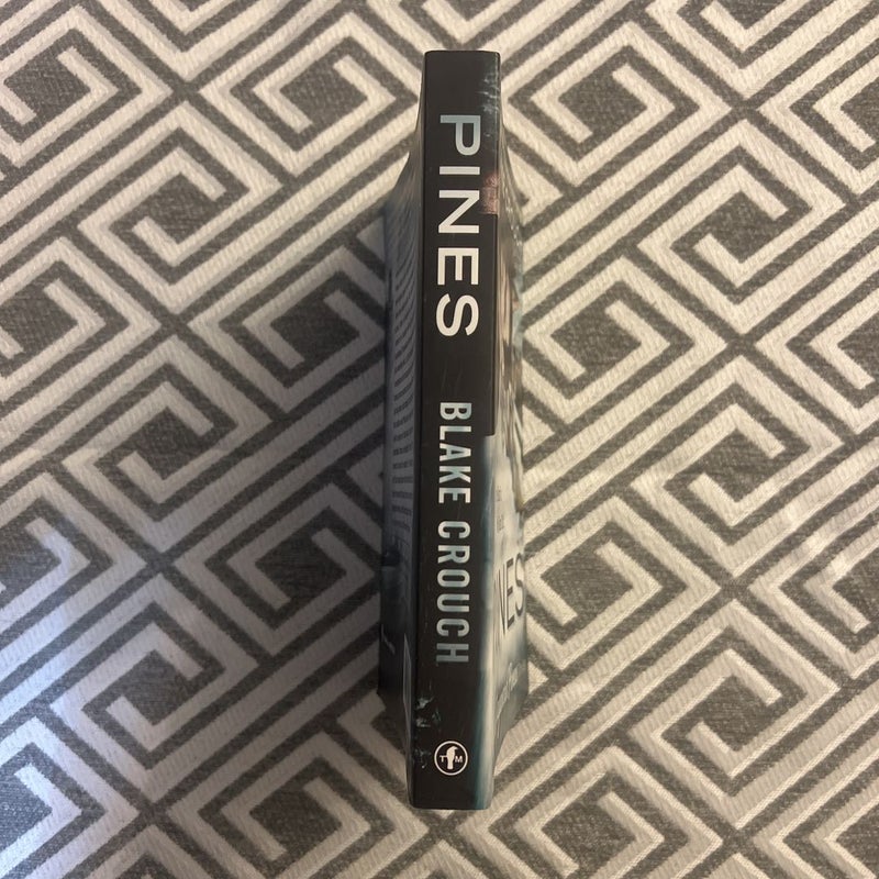 Pines by Blake Crouch, Paperback Pangobooks