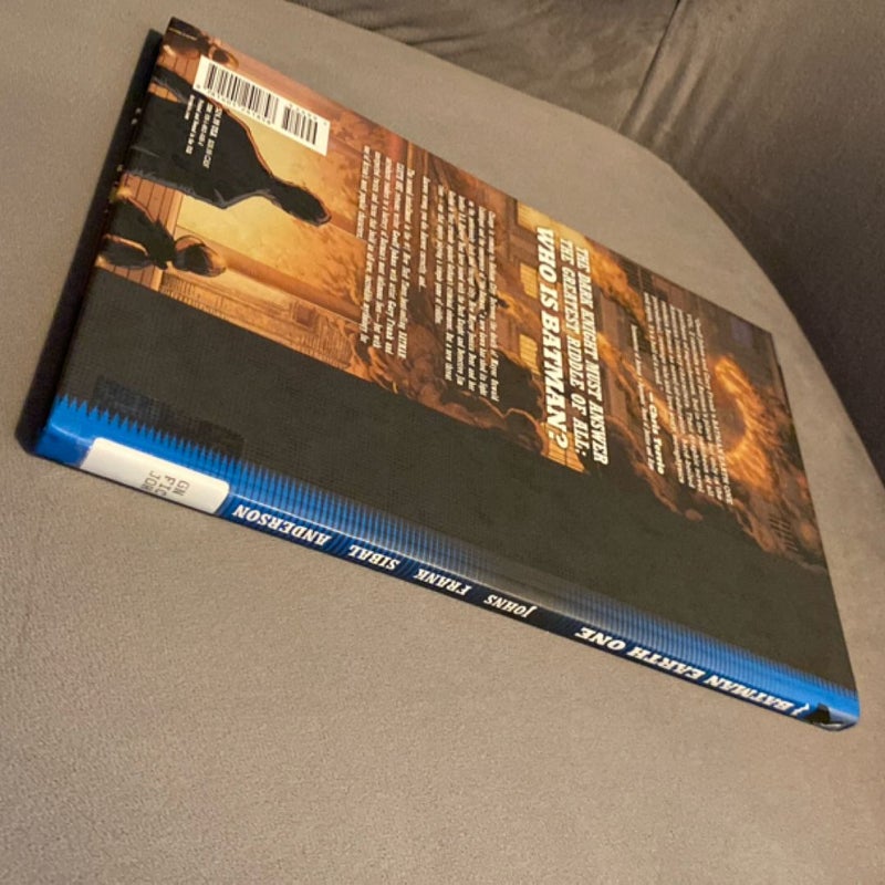 Batman: Earth One Vol. 2