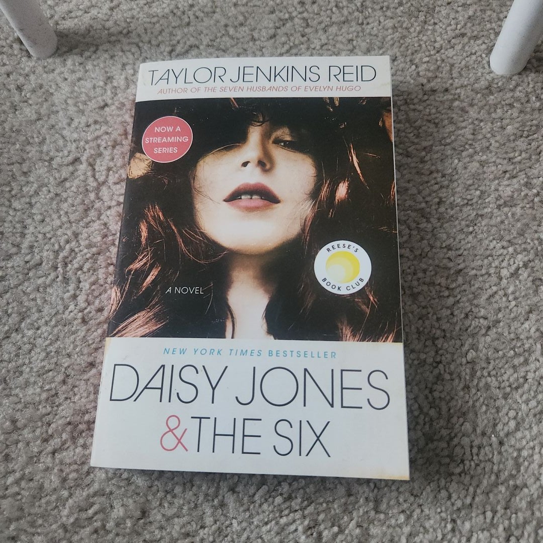Daisy Jones and the Six by Taylor Jenkins Reid, Paperback