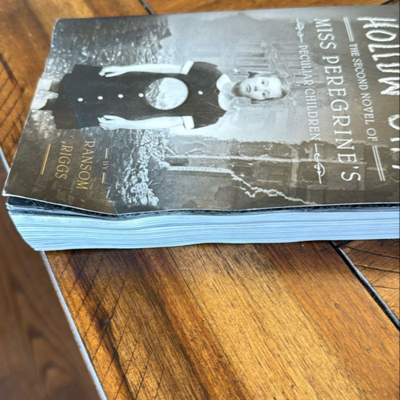 Miss Peregrine's Home for Peculiar Children & Hollow City (2 book set) 