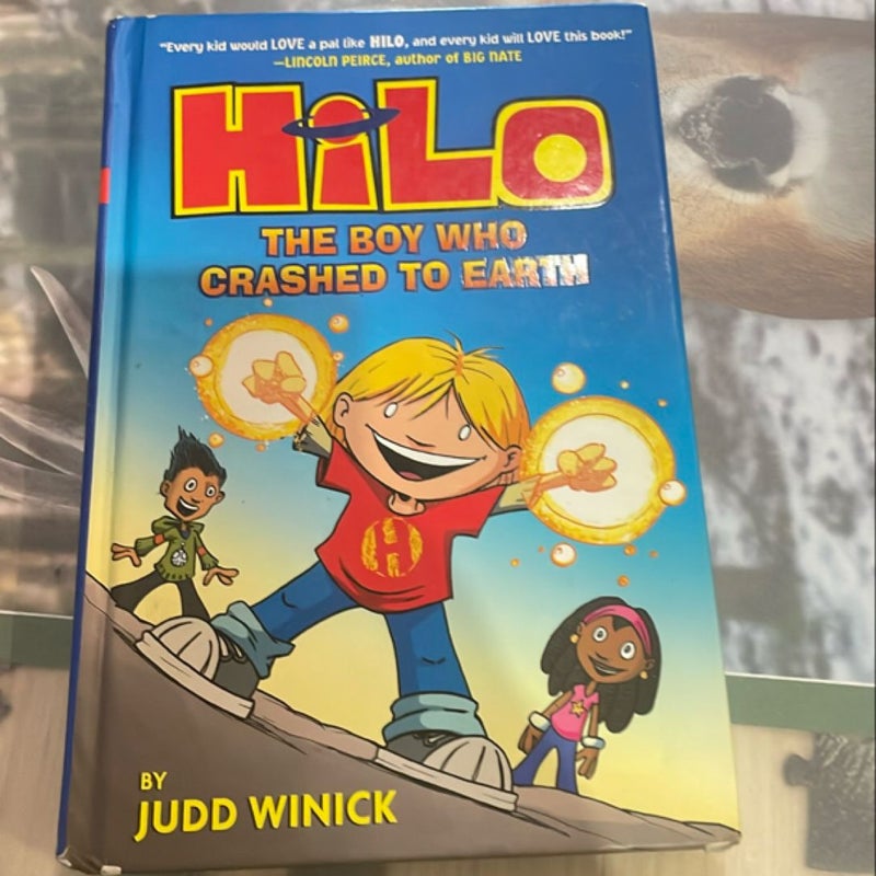 Hilo Book 1: the Boy Who Crashed to Earth