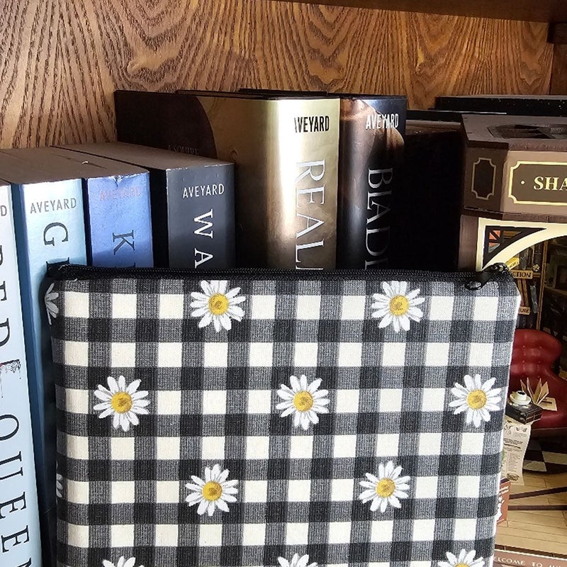 Daisy in Gingham w/Bee Lining Kindle Paperwhite Sleeve Handmade