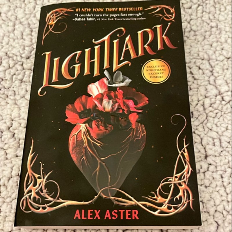 Lightlark (the Lightlark Saga Book 1)