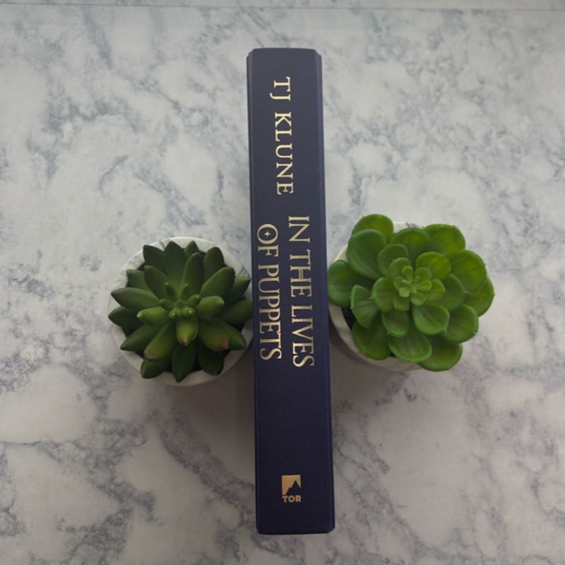 In the Lives of Puppets (Fairyloot)