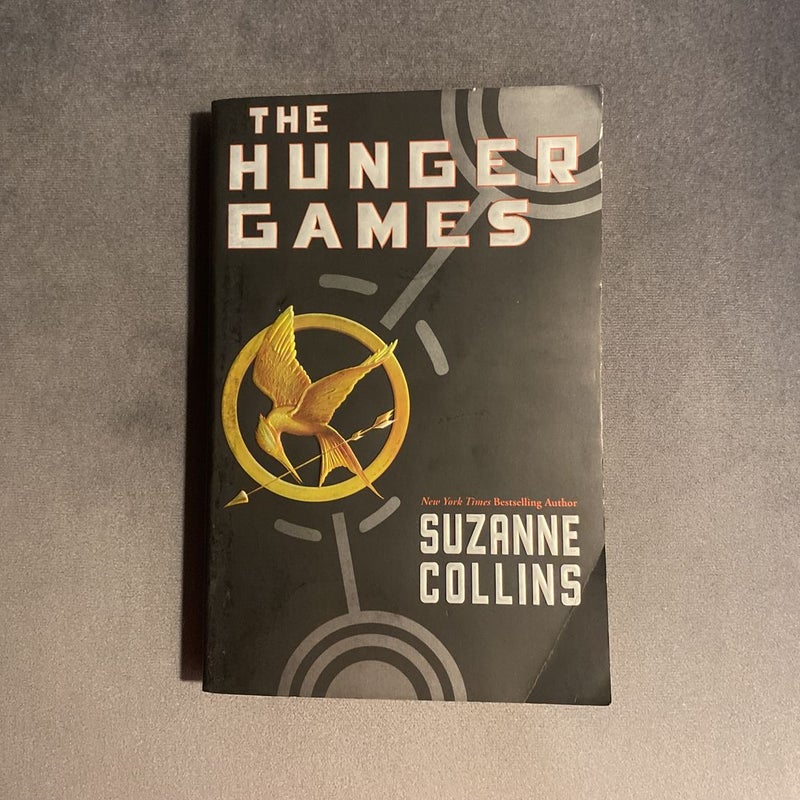 The Hunger Games (Book 1) - Paperback By Suzanne Collins - Excellent  Condition.