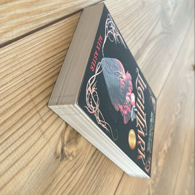 Lightlark (the Lightlark Saga Book 1)