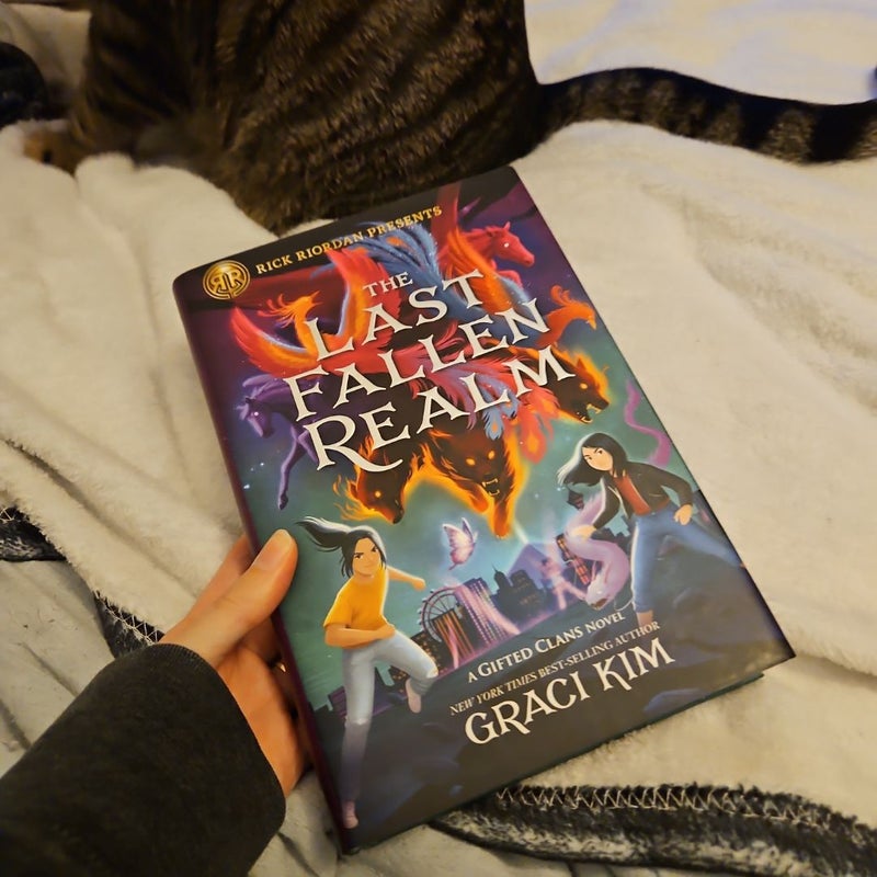 Rick Riordan Presents: the Last Fallen Realm-A Gifted Clans Novel