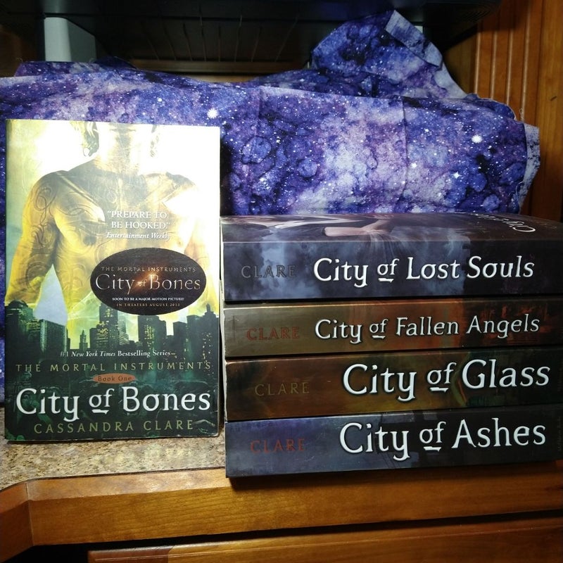 Mortal Instruments: City of Bones set series 