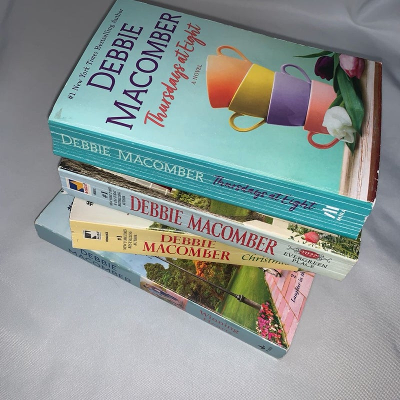 Lot of 5 Debbie Macomber paper back books, novels lovers pocket book. 