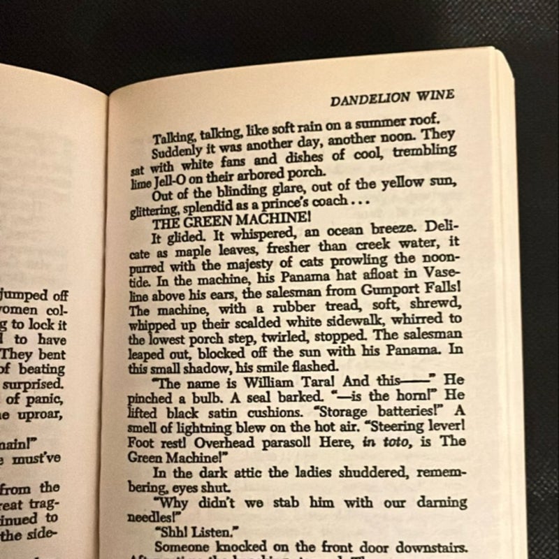 Dandelion Wine by Ray Bradbury , Paperback Pangobooks