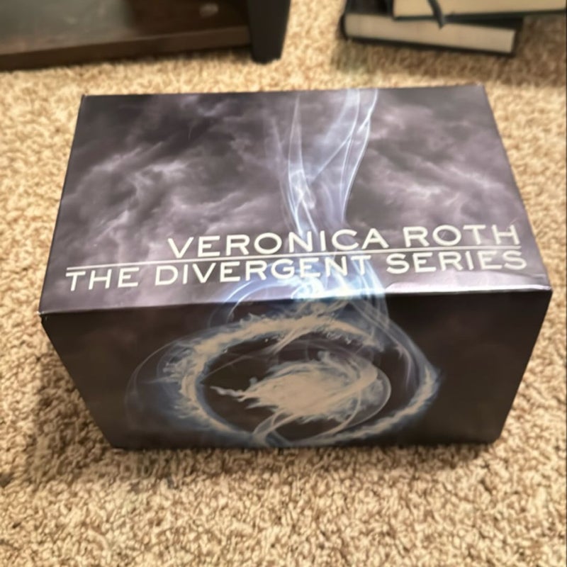 Divergent Series Four-Book Paperback Box Set