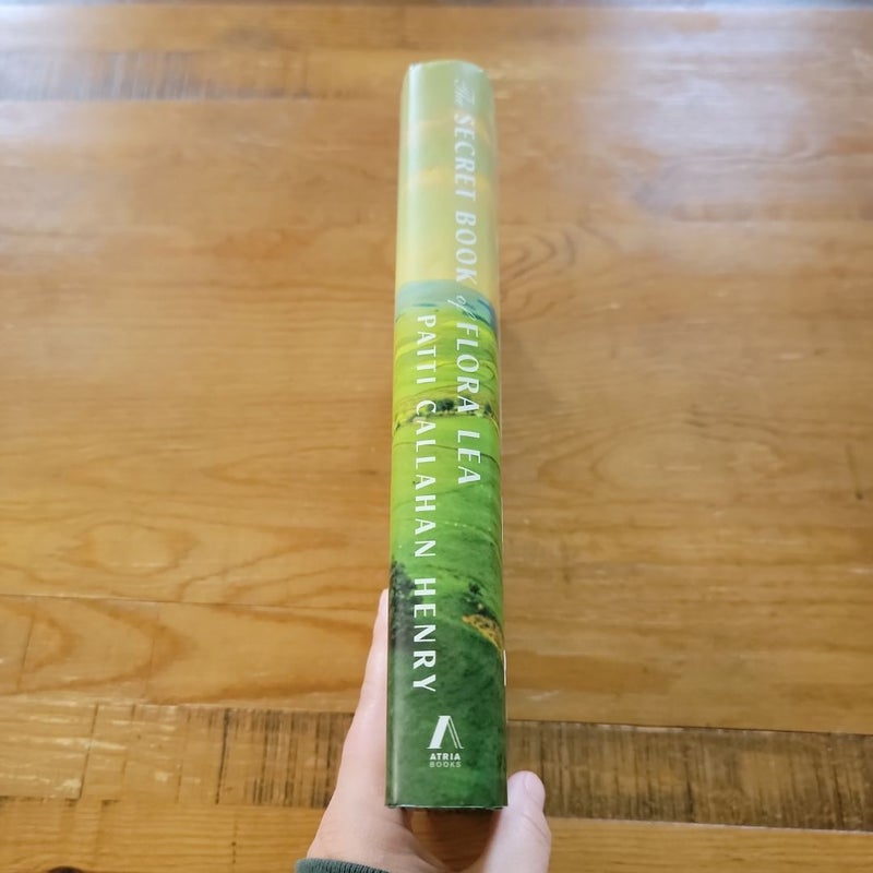 The Secret Book of Flora Lea: A Novel