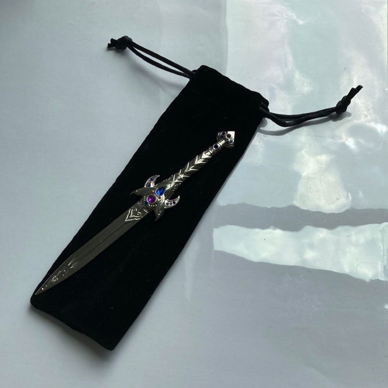 Retailer Fairyloot replica daggers