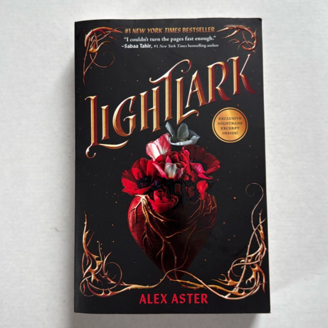 Lightlark (the Lightlark Saga Book 1)