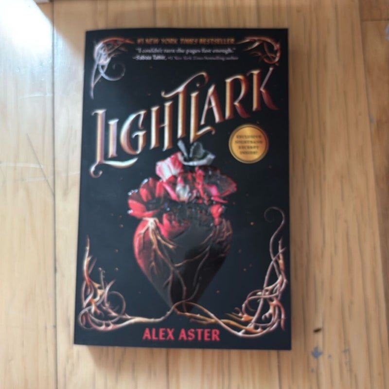 Lightlark (the Lightlark Saga Book 1)