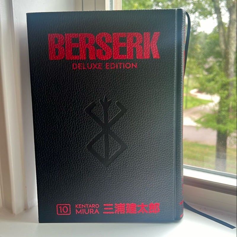 Berserk Deluxe Volume 10