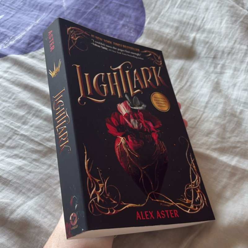 Lightlark (the Lightlark Saga Book 1)