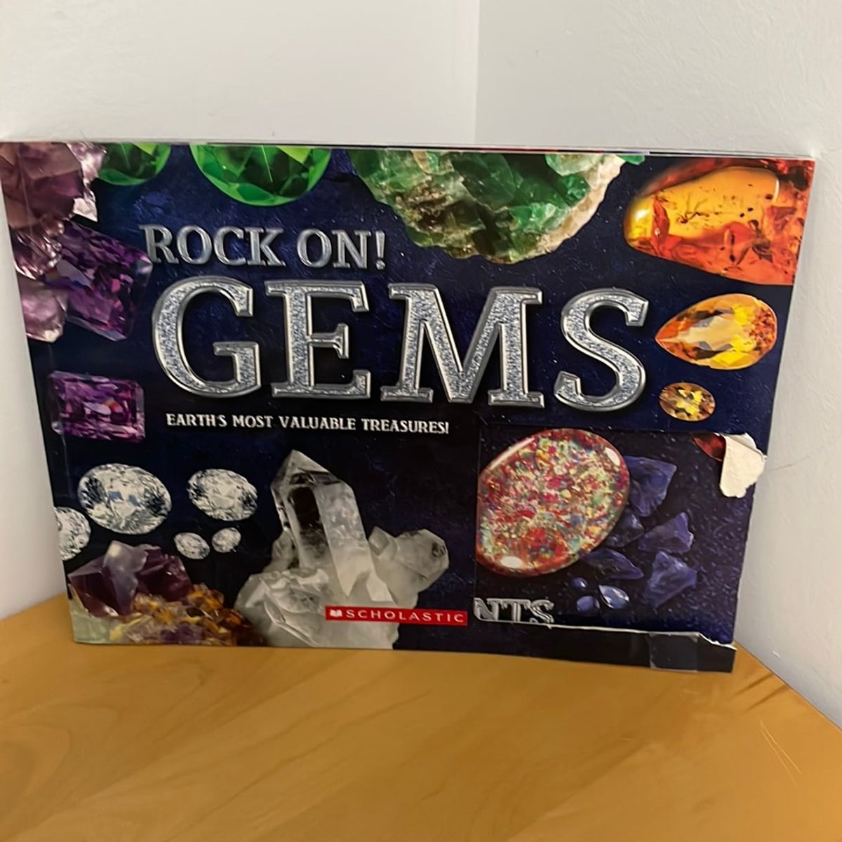 Rock On! Gems by Scholastic , Paperback | Pangobooks