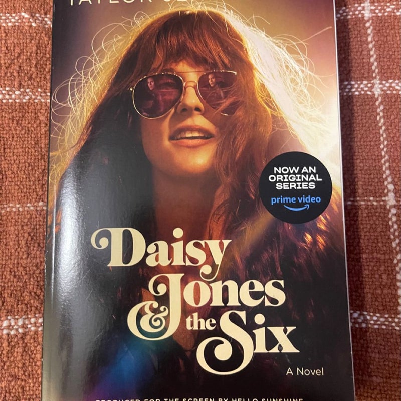 Daisy Jones and the Six (TV Tie-In Edition)