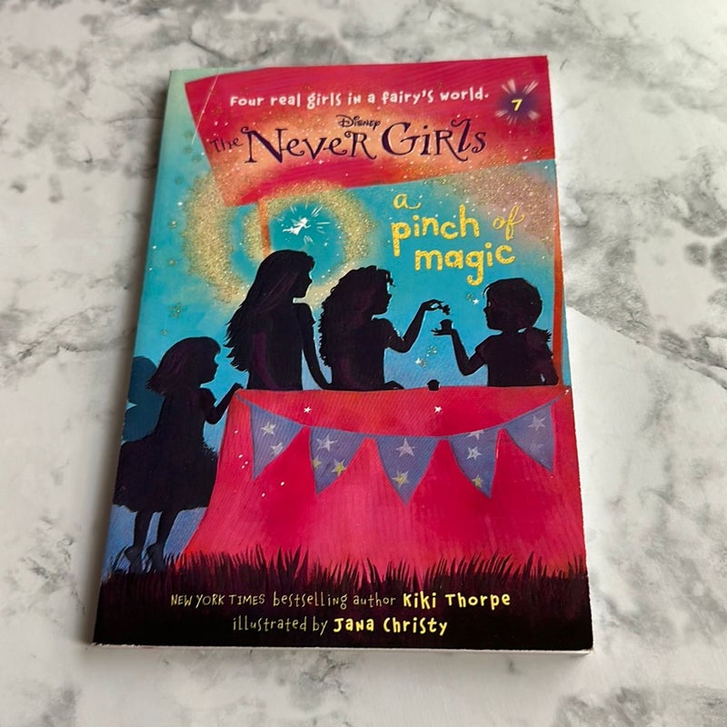 Never Girls #7: a Pinch of Magic (Disney: the Never Girls)