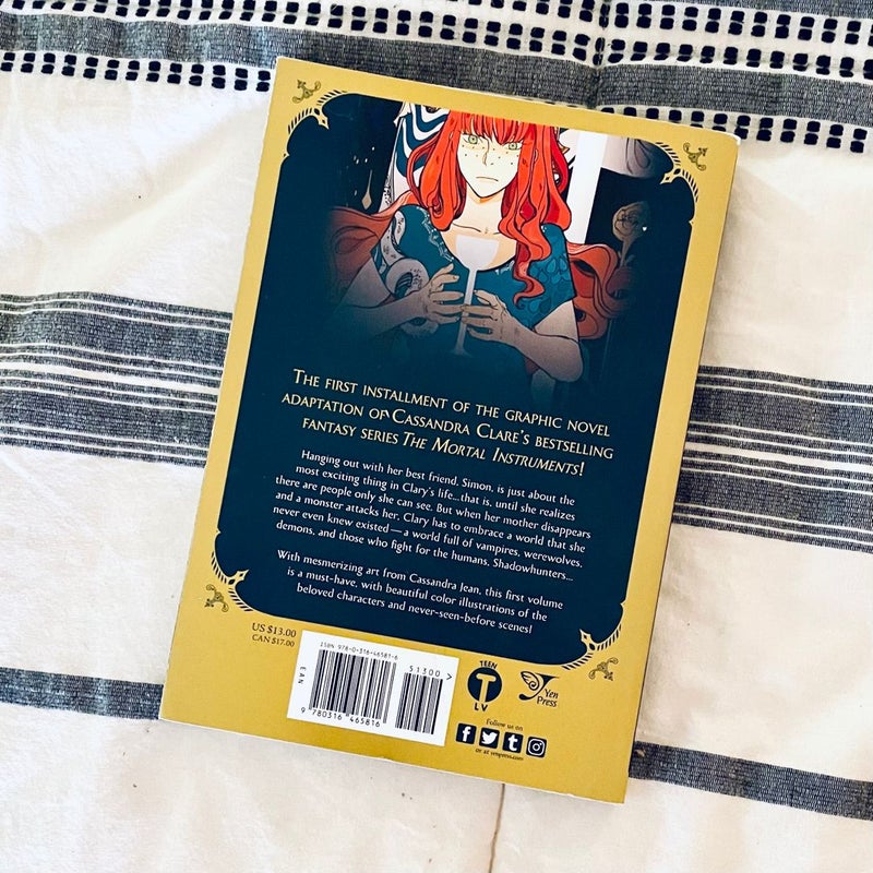 The Mortal Instruments: the Graphic Novel, Vol. 1