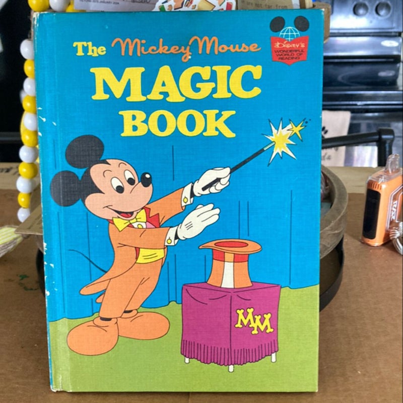 The Mickey Mouse Magic Book(VINTAGE 1975)