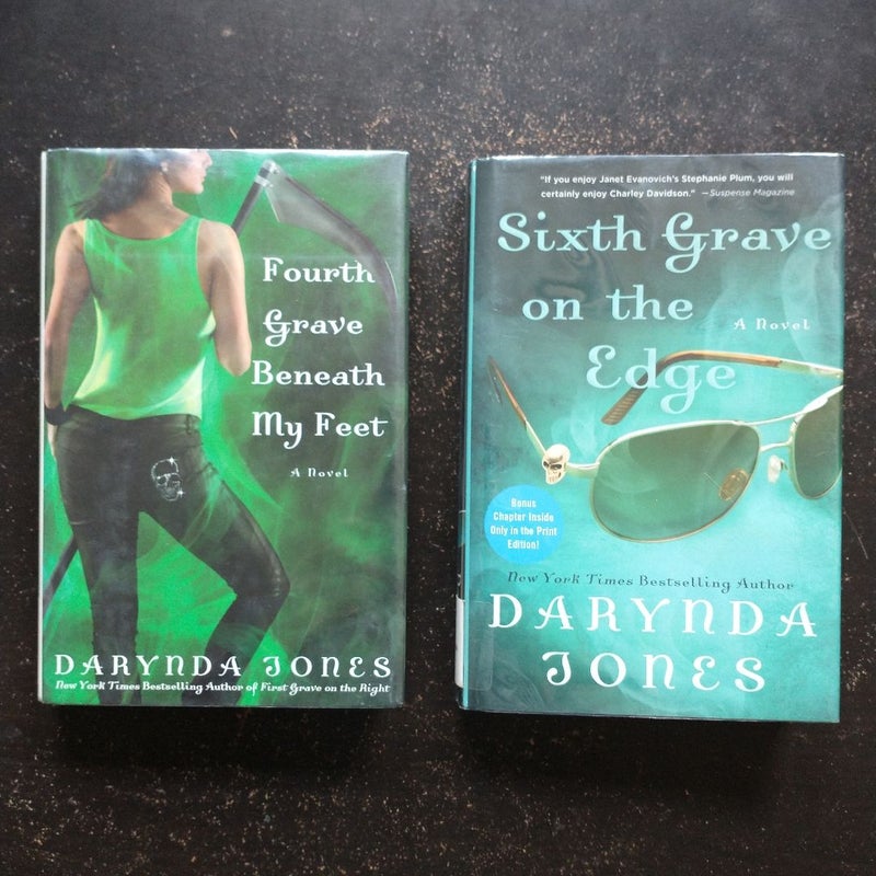 Darynda Jones Bundle: Fourth Grave Beneath My Feet & Sixth Grave On The Edge (Bonus Chapter Included)