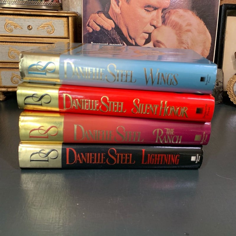Danielle Steele 4-book Bundle