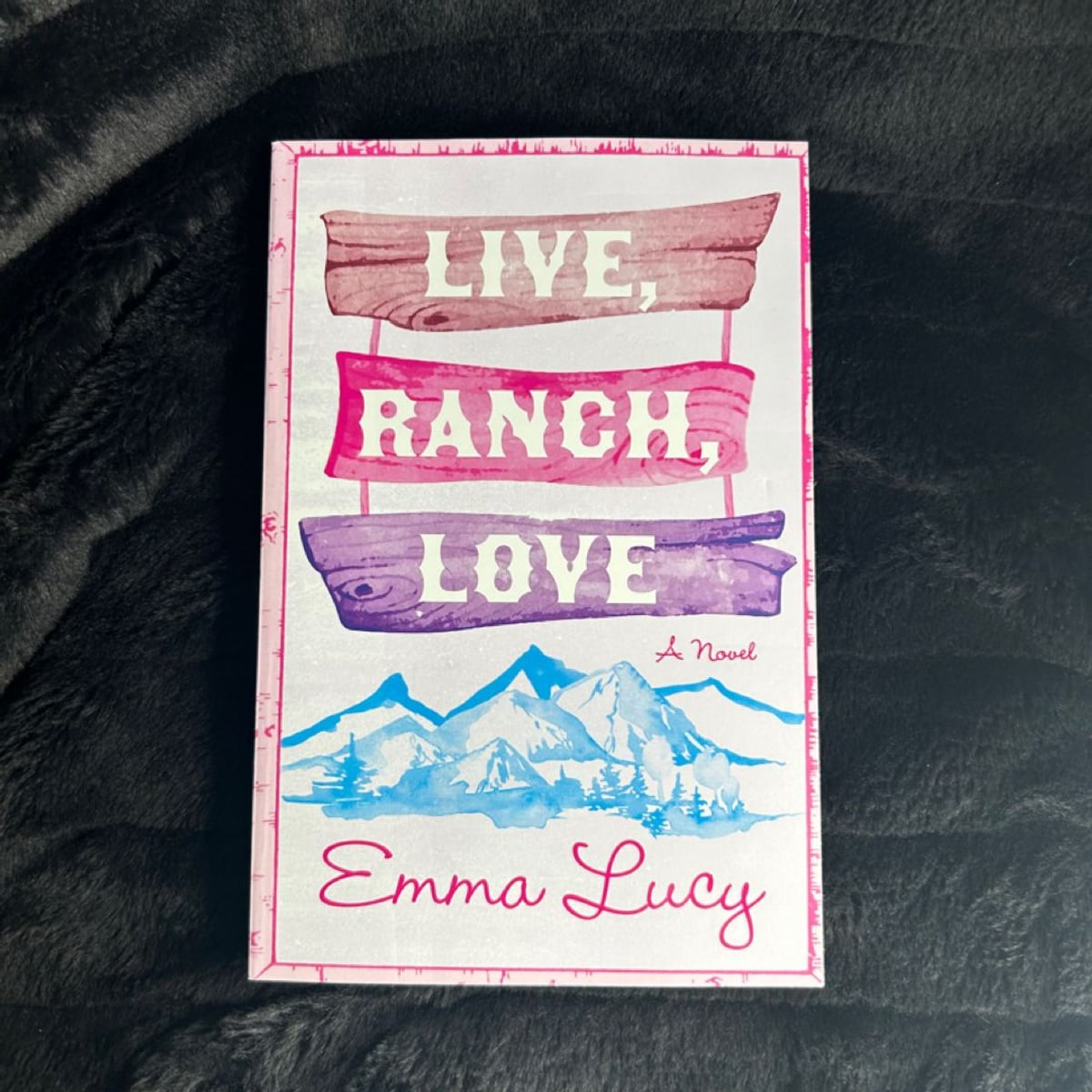 Live Ranch Love by Emma Lucy, Paperback | Pangobooks