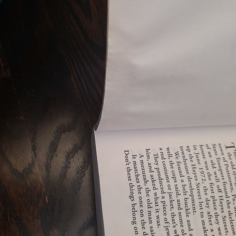The Heaven and Earth Grocery Store --Large Print Edition 