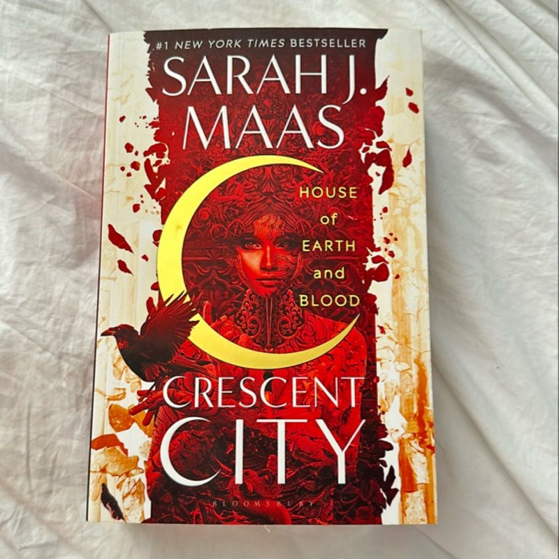 House of Earth & Blood (Crescent City #1)