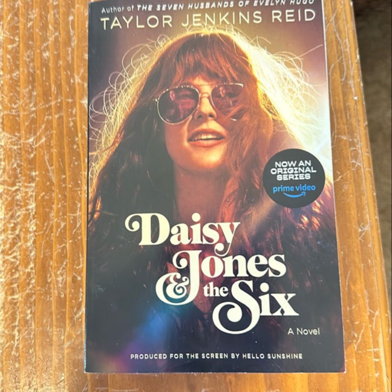 Daisy Jones and the Six (TV Tie-In Edition)