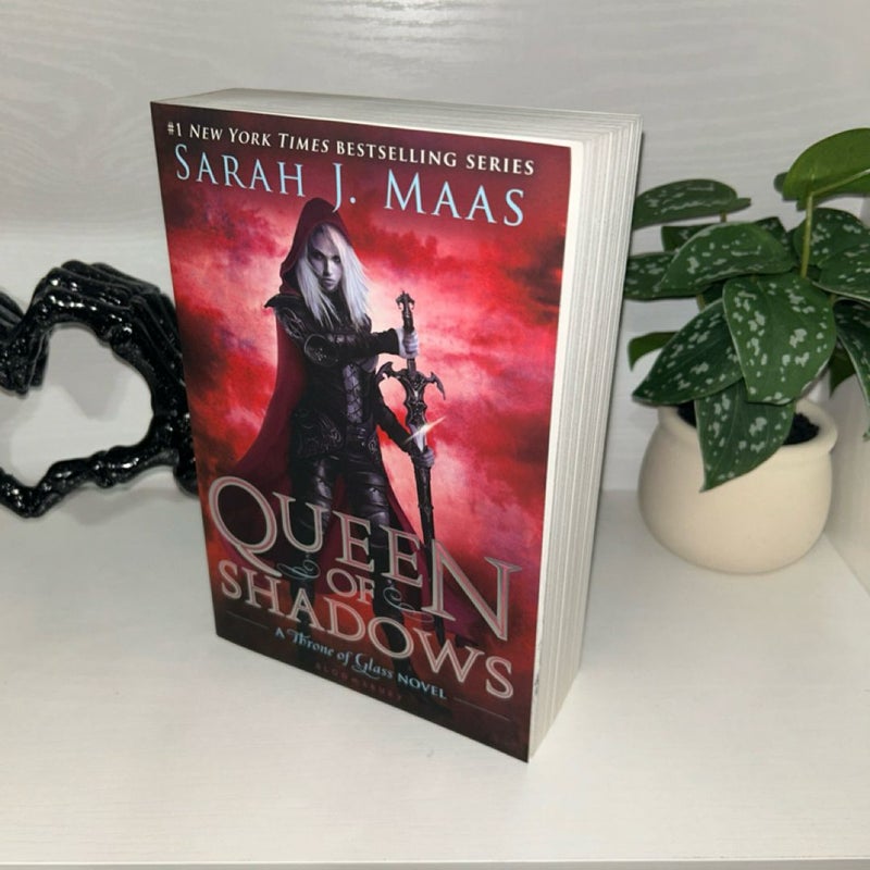 THRONE OF GLASS ORIGINAL PAPERBACK COVERS