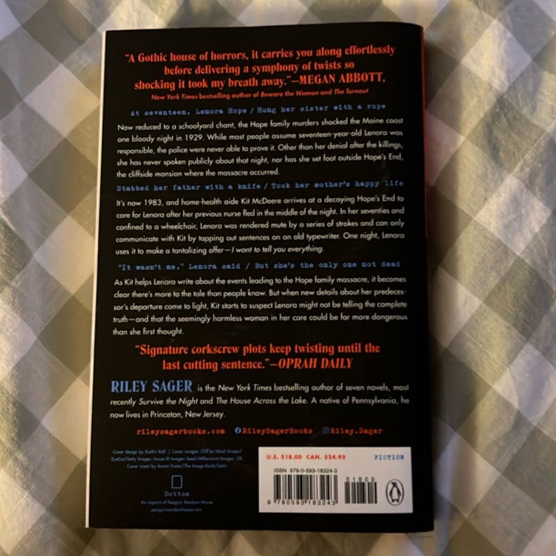 The Only One Left by Riley Sager, Paperback | Pangobooks