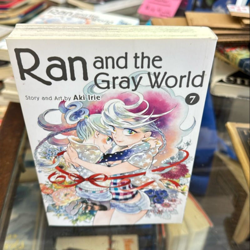 Ran and the Gray World, Vol. 7