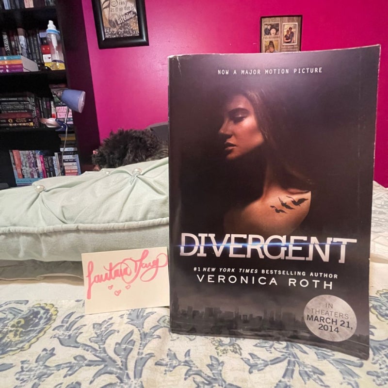 Divergent Movie Tie-In Edition